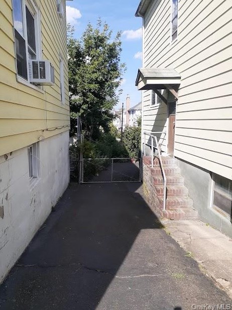 51 Loring Ave, Yonkers, NY 10704-2827