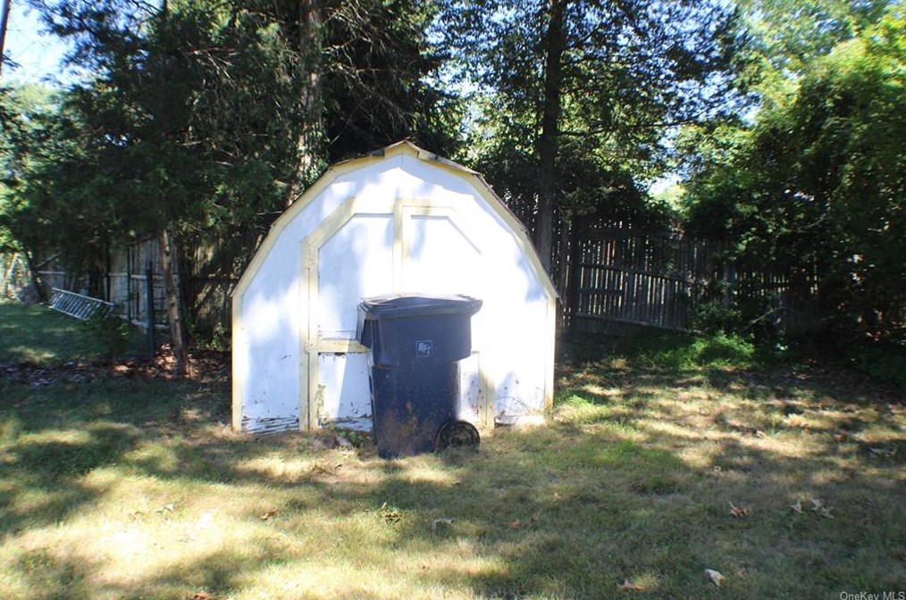 9 Hickory Ln, Monroe NY 10950-1007 exterior