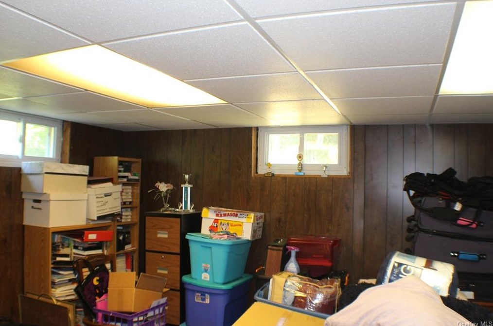 9 Hickory Ln, Monroe NY 10950-1007 exterior