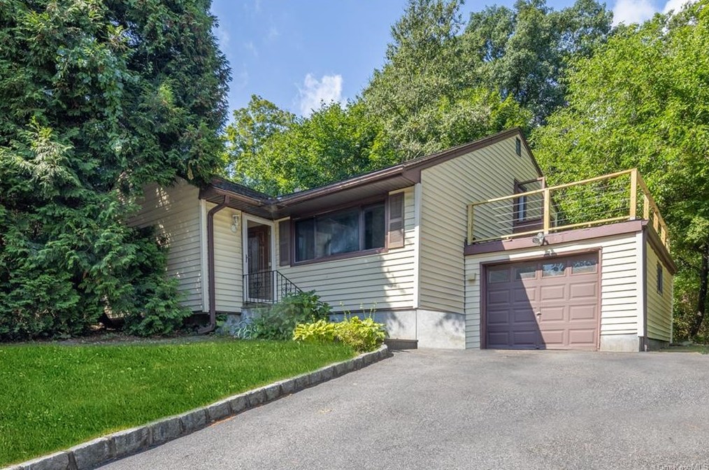 63 Waterbury Pkwy, Cortlandt Manor, NY 10567-1712