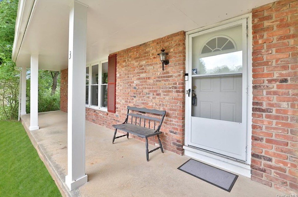 3 Edgebrook Ct, New City, NY 10956-2465