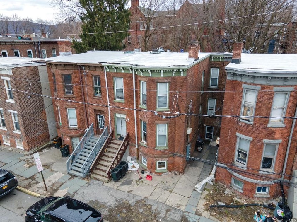 11 Benkard Ave, Newburgh NY  12550-5804 exterior