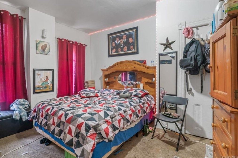 11 Benkard Ave, Newburgh NY  12550-5804 exterior