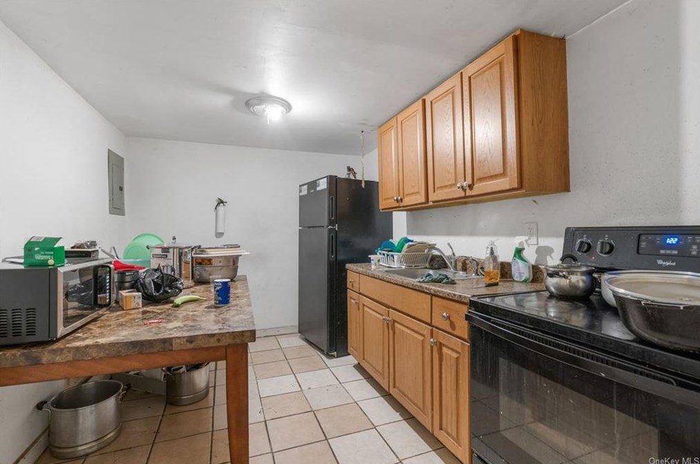 11 Benkard Ave, Newburgh NY  12550-5804 exterior