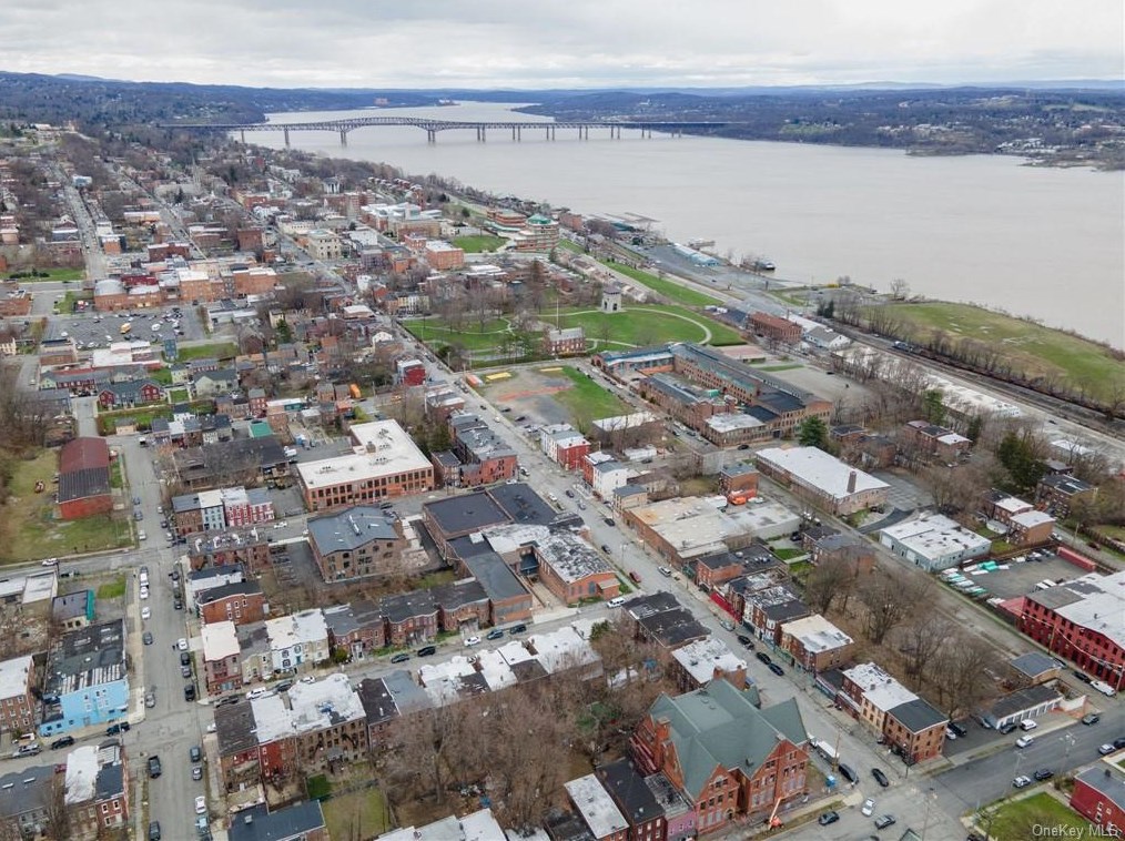 11 Benkard Ave, Newburgh NY  12550-5804 exterior