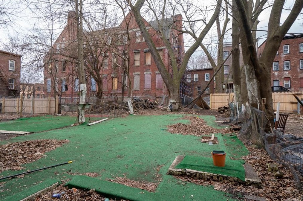 11 Benkard Ave, Newburgh NY  12550-5804 exterior