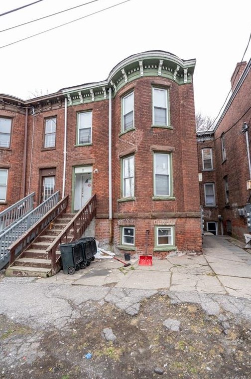 11 Benkard Ave, Newburgh NY  12550-5804 exterior