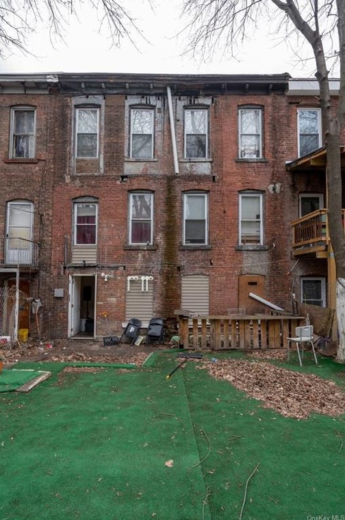 11 Benkard Ave, Newburgh NY  12550-5804 exterior