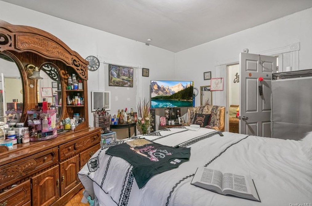 11 Benkard Ave, Newburgh NY  12550-5804 exterior