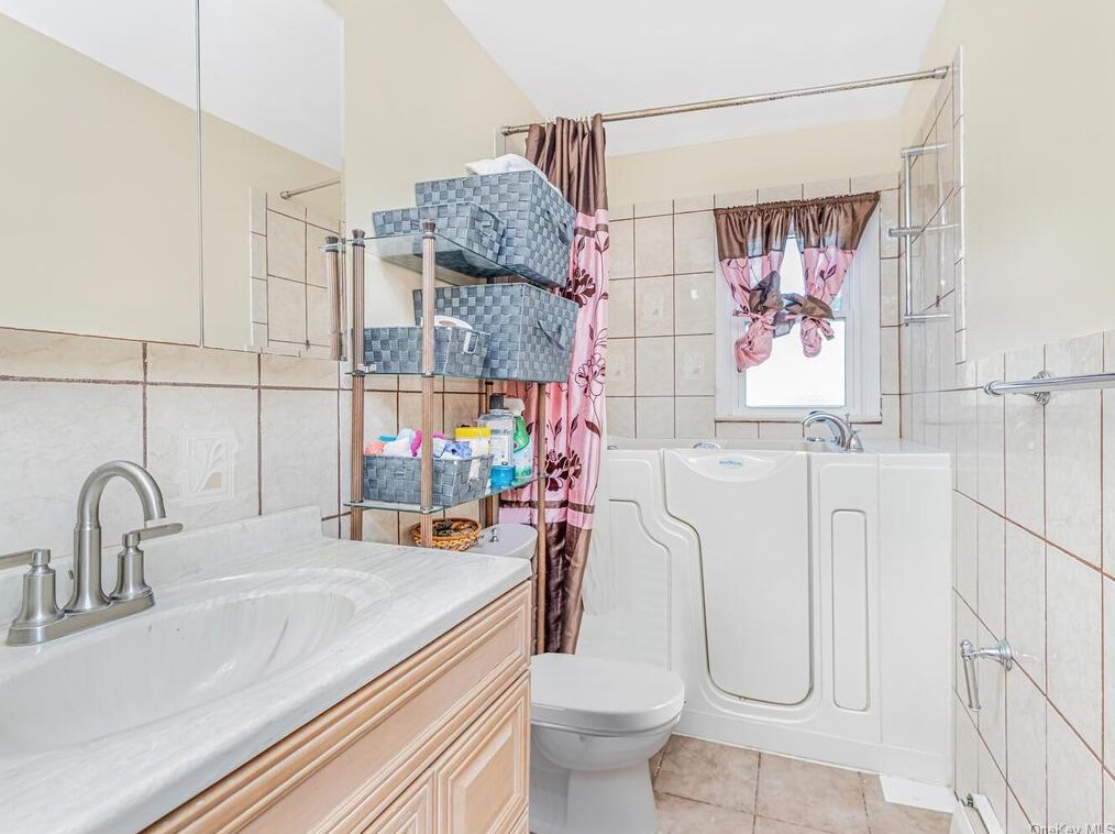 62 Pne St, Yonkers NY 10706-3922 exterior