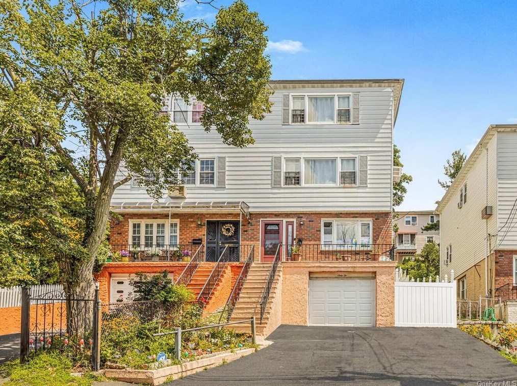 62 Pine St, Yonkers, NY 10706-3954