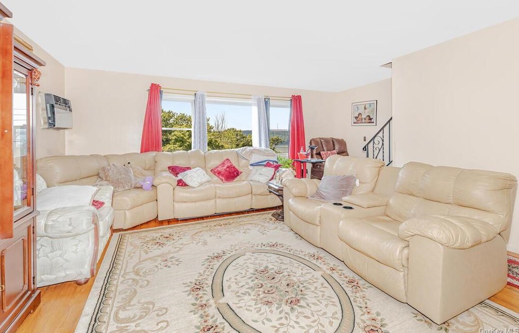 62 Pne St, Yonkers NY 10706-3922 exterior