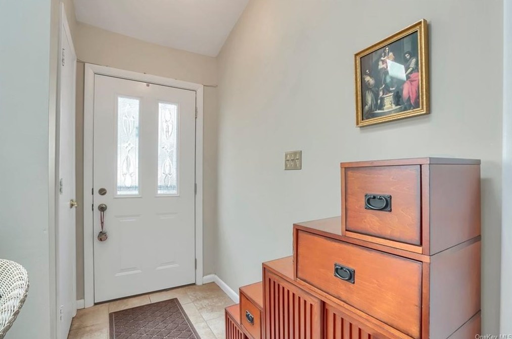 521 Barberry Ln, Newburgh, NY 12553-5461