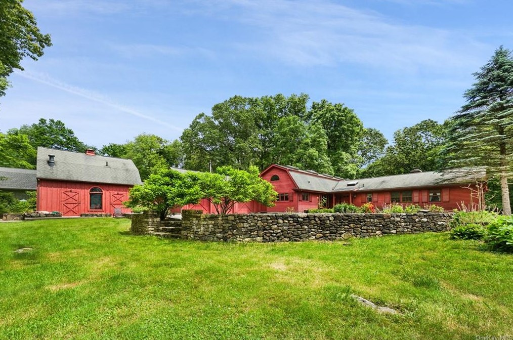 69 Hickory Ln, Bedford, NY 10506-1533