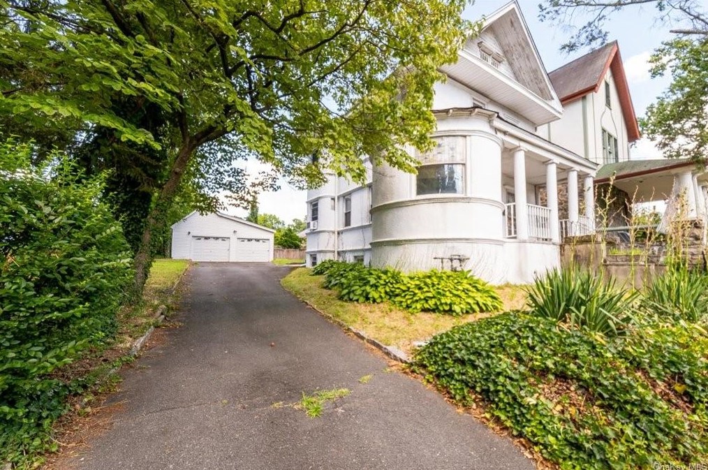 452 Bronxville Rd, Yonkers, NY 10708-1133