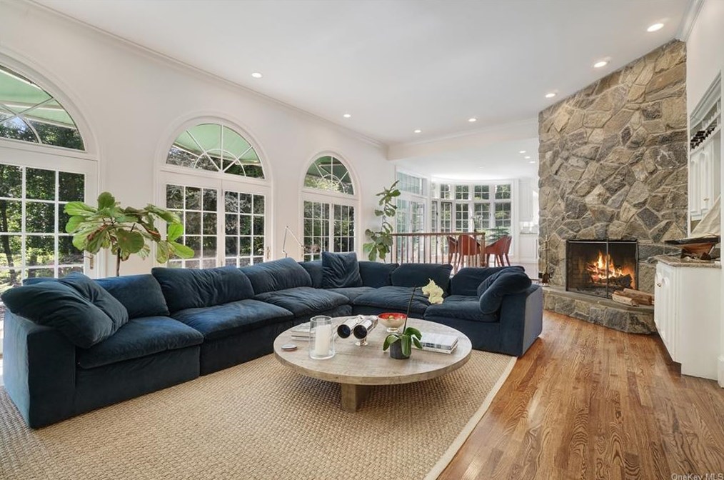 15 Lakeside Dr, Rye NY  10580-1853 exterior