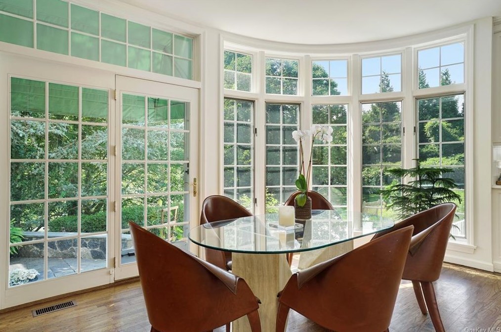 15 Lakeside Dr, Rye NY  10580-1853 exterior