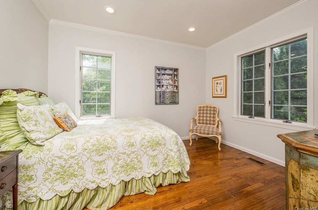 15 Lakeside Dr, Rye NY  10580-1853 exterior