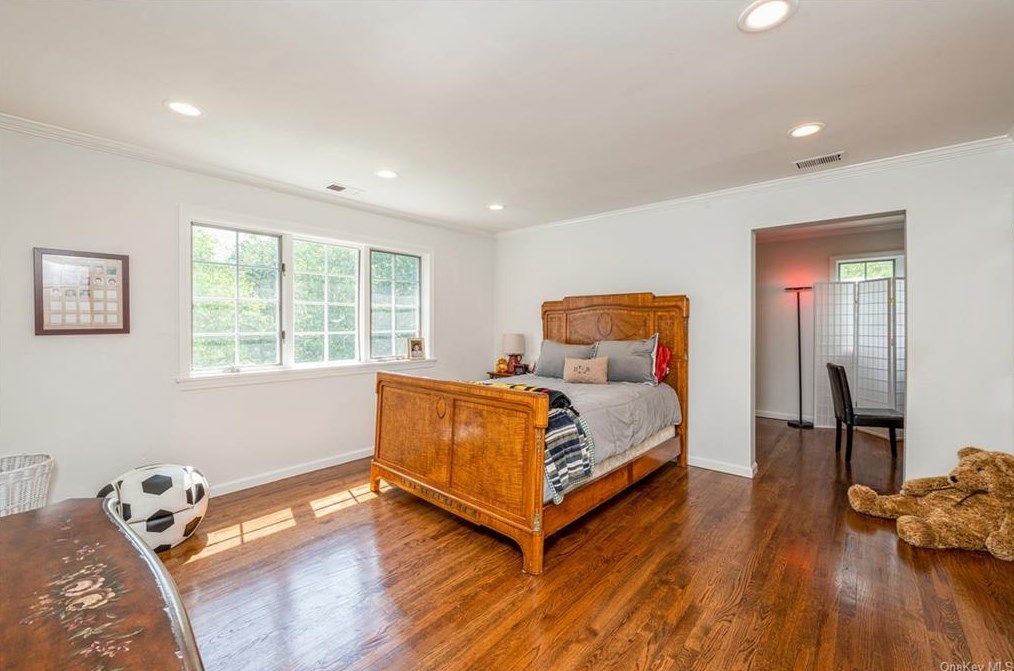 15 Lakeside Dr, Rye NY  10580-1853 exterior