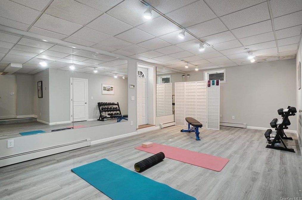 15 Lakeside Dr, Rye NY  10580-1853 exterior