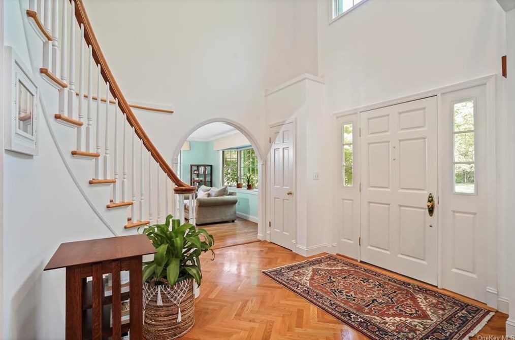 8 Ilinka Ln, Irvington On Hudson, NY 10533-2333