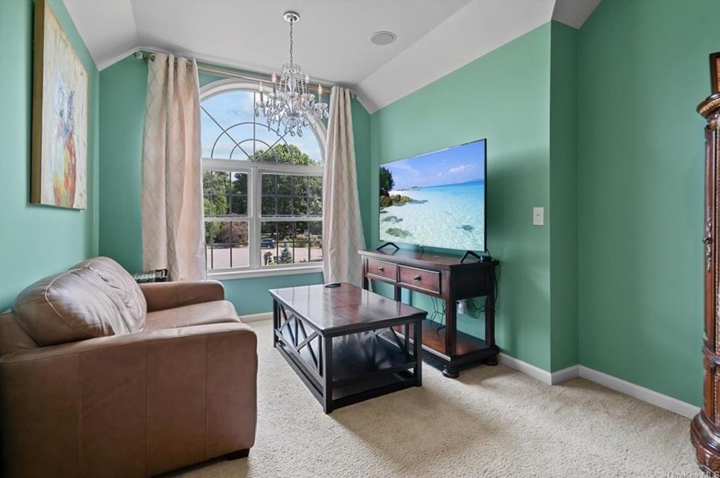 10 Vlg Ct, East Fishkill NY  12533-8120 exterior