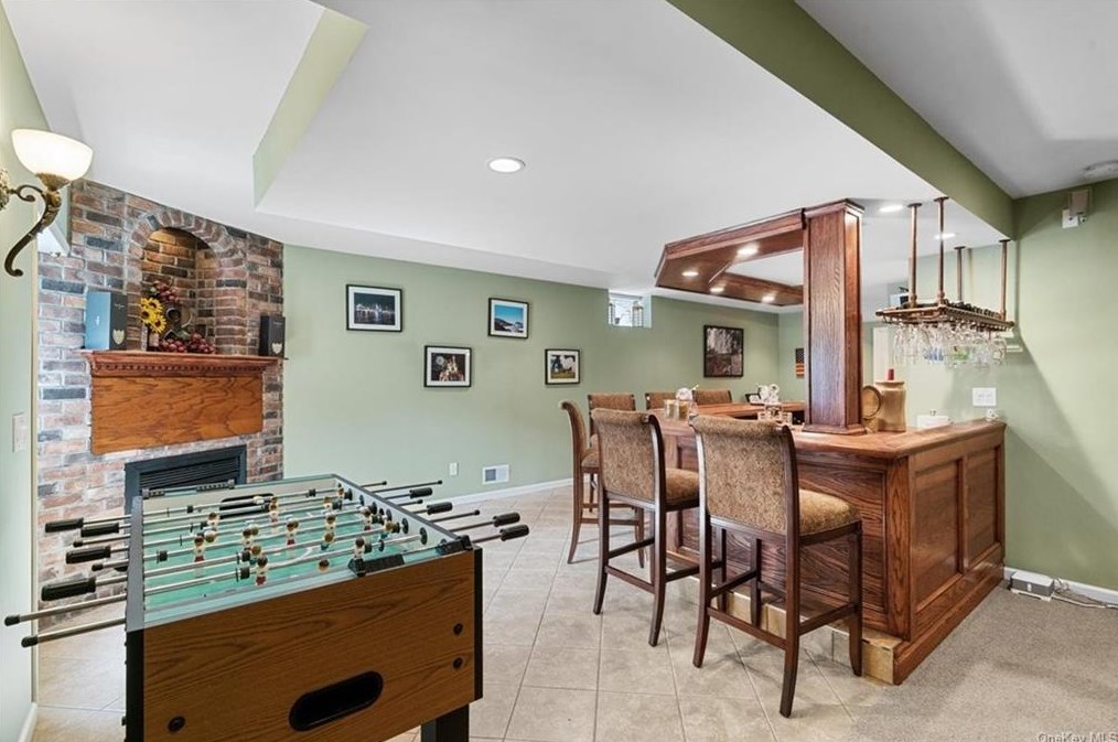 10 Vlg Ct, East Fishkill NY  12533-8120 exterior