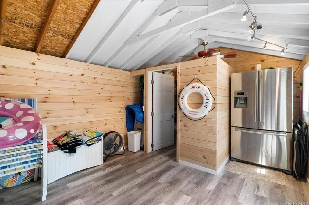 10 Vlg Ct, East Fishkill NY  12533-8120 exterior