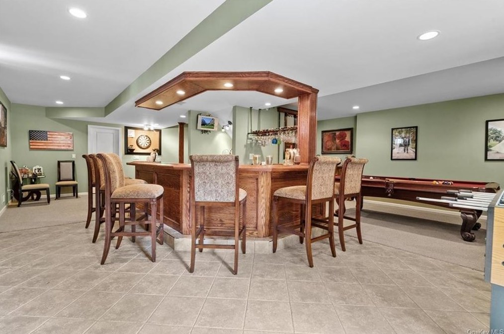 10 Vlg Ct, East Fishkill NY  12533-8120 exterior