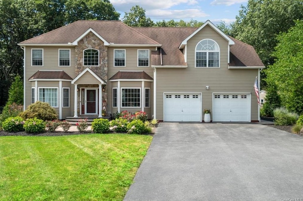 10 Village Ct, East Fishkill, NY 12533-8120