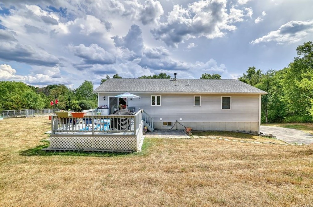 38 Sedgewick Rd, Poughkeepsie NY 12603-6300 exterior