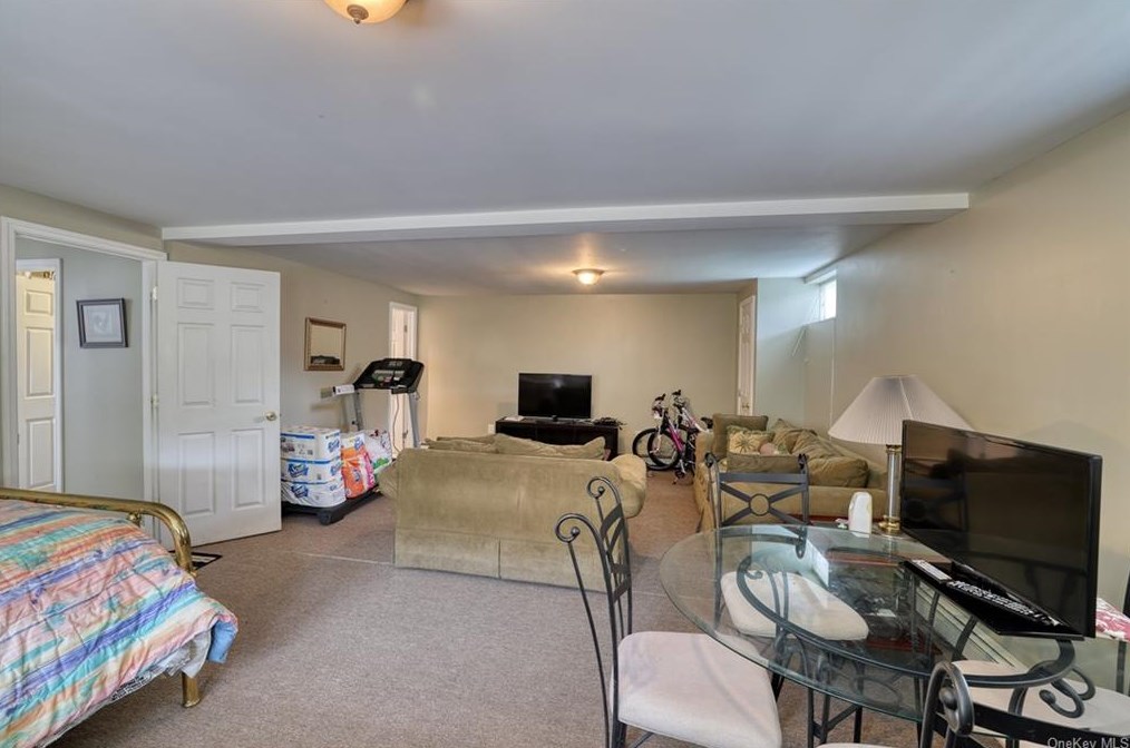 38 Sedgewick Rd, Poughkeepsie NY 12603-6300 exterior