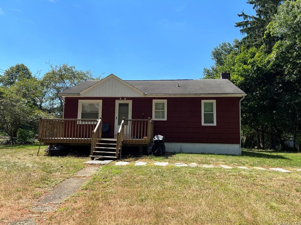 238 Quaker St, Wallkill, NY 12589-4750