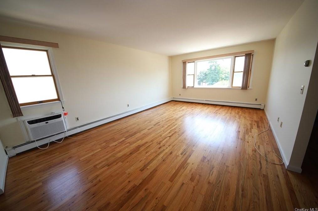 93 Halladay Ave, Yonkers NY  10701-5222 exterior