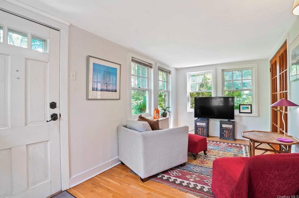 75 Cochrane Ave, Yonkers, NY 10706-2501
