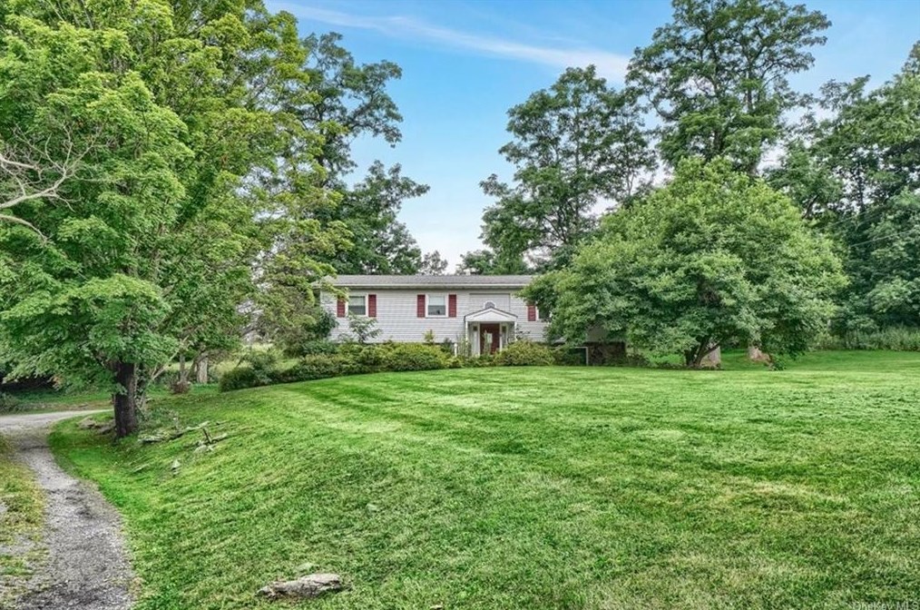 251 Pleasant Ridge Rd, Poughquag, NY 12570