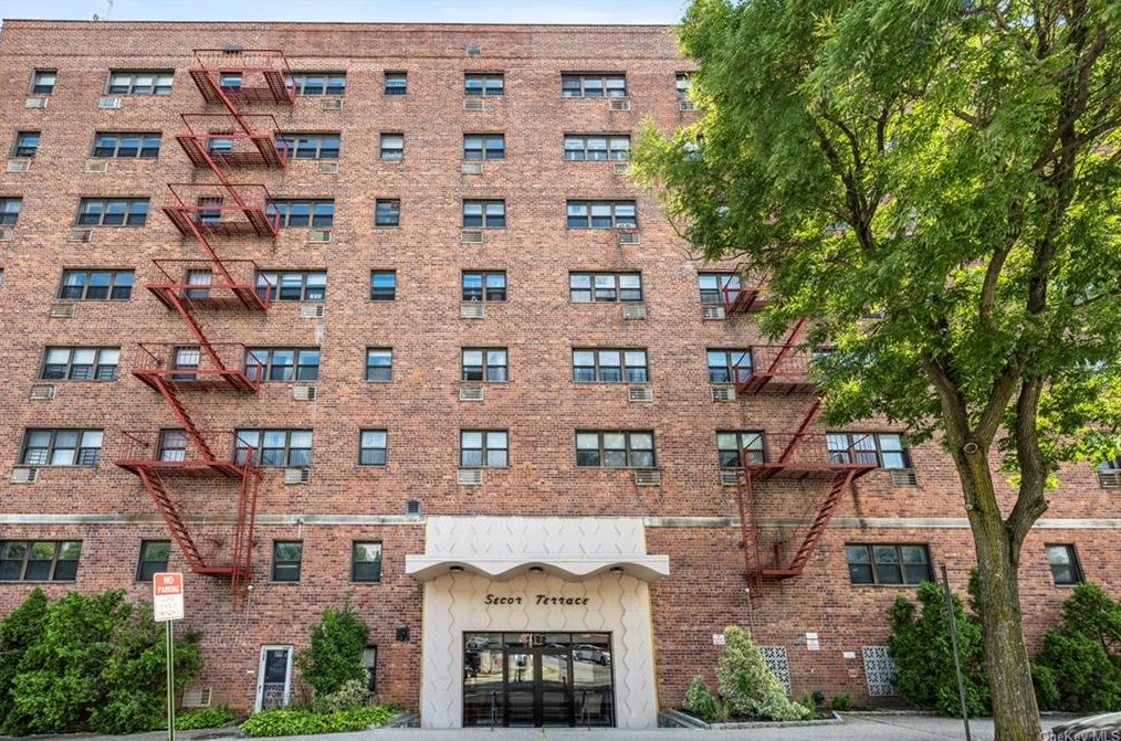 1122 Yonkers Ave, Yonkers, NY 10704-3212