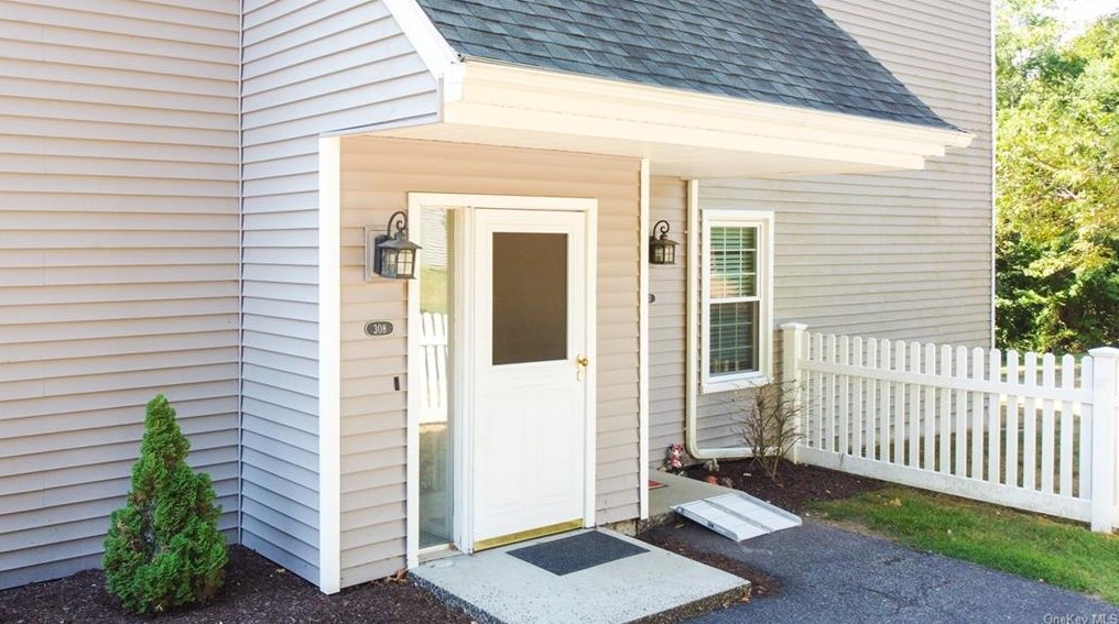 308 Misty Hills Ln, Kent Lakes, NY 10512