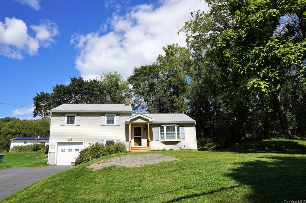 45 Old Post Rd, Newburgh, NY 12550-1110