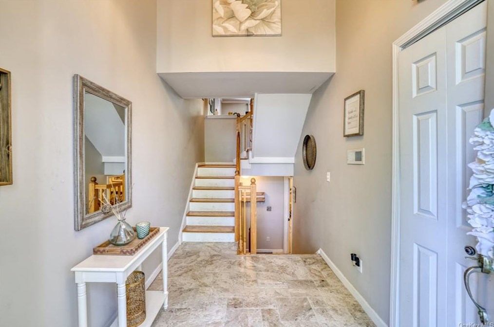 131 Delafield Ln, Newburgh, NY 12550-2579