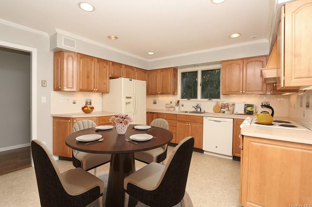 14 Quincy Ct, Goldens Bridge, NY 10526-1113