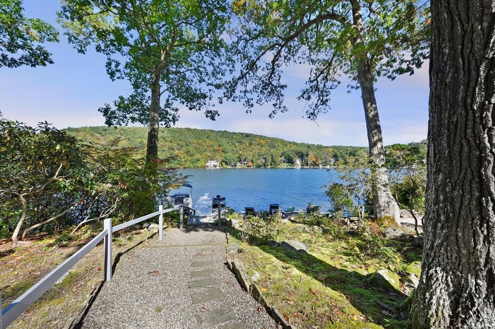 40 Perch Bay Rd, Waccabuc, NY 10597