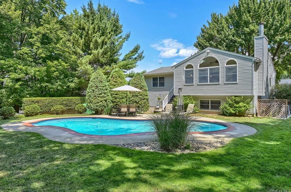 41 Cunningham Dr, Monroe, NY 10950-3990