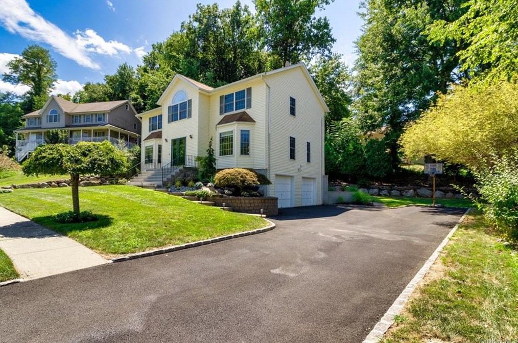 5 Sgt Bollinger Ct, Tappan, NY 10983-2120