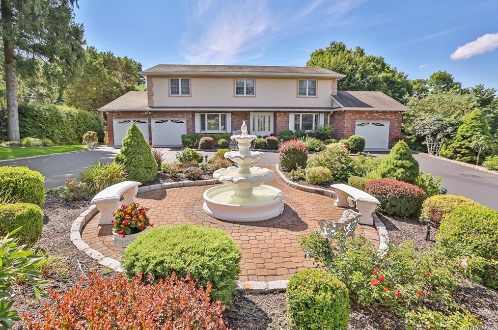 147 Rolling Hills Rd, Thornwood, NY 10594