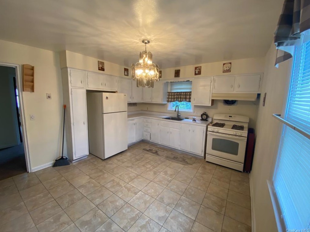 68 Aka 70 Palmer Rd #2 Fl, Yonkers, NY 10701