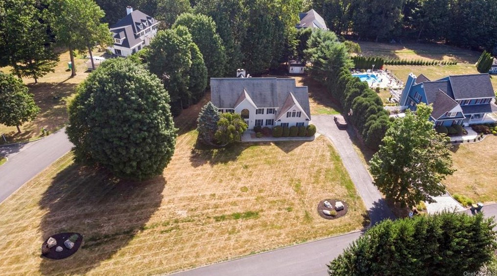 1 Ward Dr, Yorktown Hgts, NY 10598