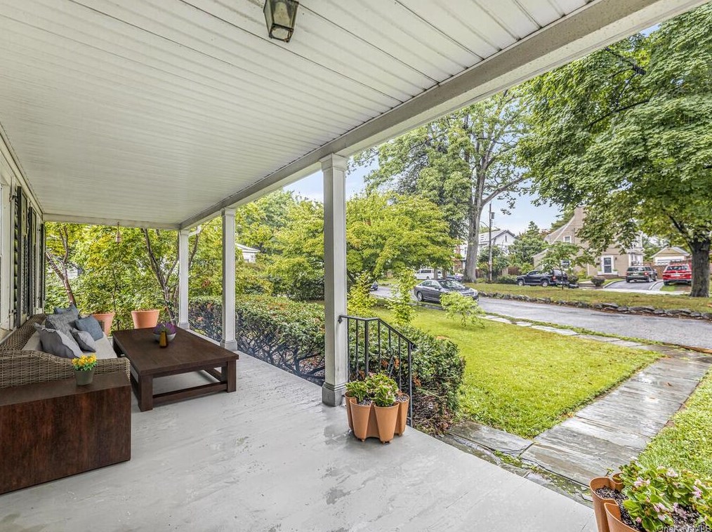 38 Beechwood Ter, Yonkers, NY 10705-1701