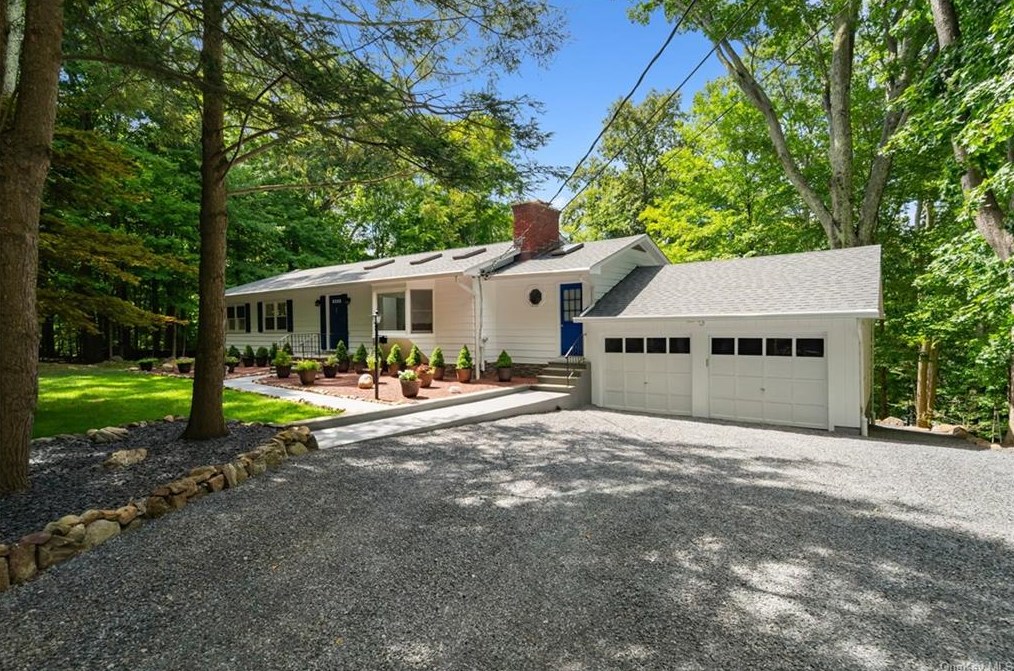 222 Croton Ave, Mount Kisco, NY 10549-4033