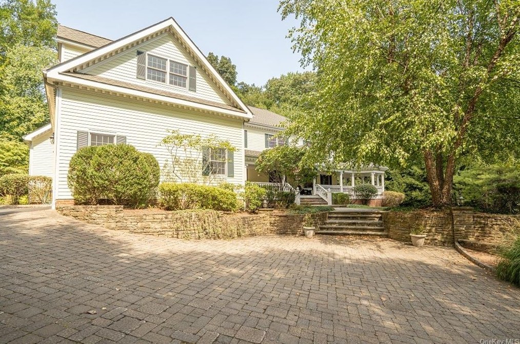 17 Joseph Bow Ct, Chestnut Ridge, NY 10965-2868